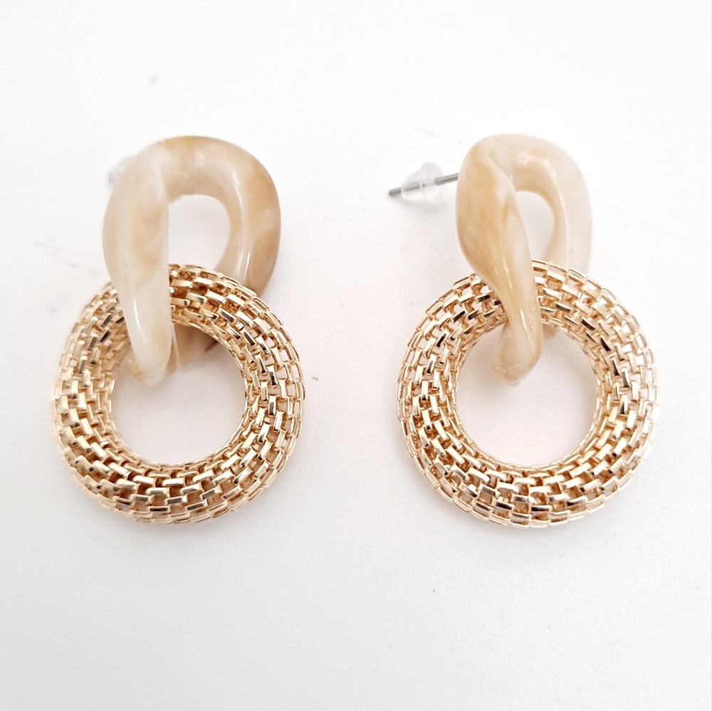Women's Chunky drop resin gold mesh hoop earrings 2/$30 - Picture 5 of 7